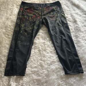 CVG Constantly Varied Gear Dressed to Kill Rose Brass Knuckle Capri Leggings XL
